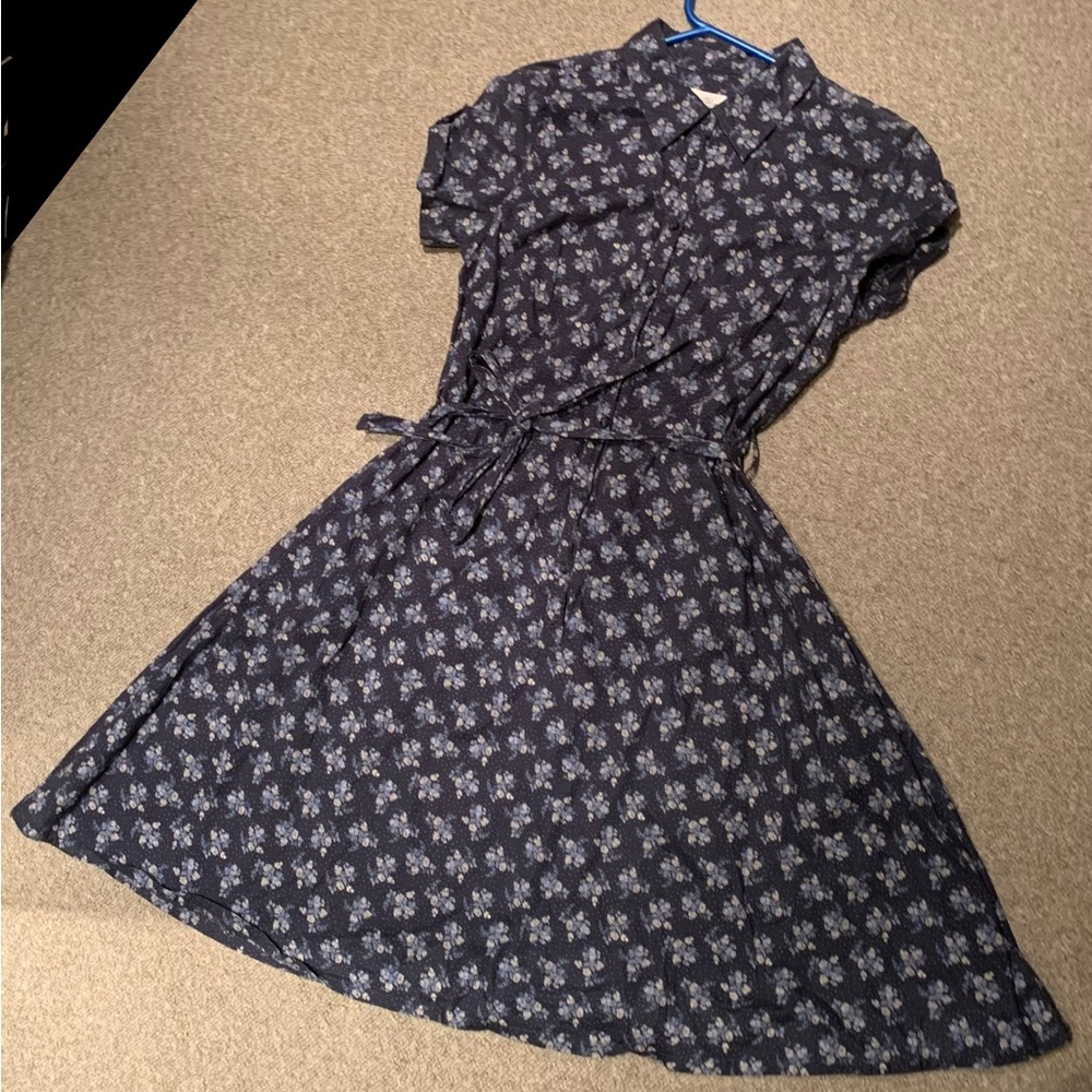 Cottagecore shirt dress with lovely full skirt and pockets.